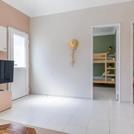 Lovely House In Aroeira By Lovelystay Hébergement de vacances *