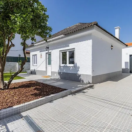 Hébergement de vacances Lovely House In Aroeira By Lovelystay *