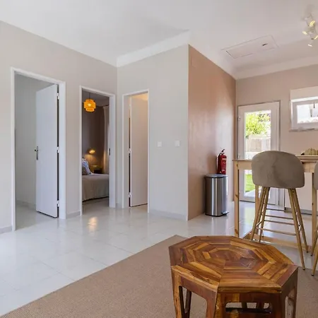 Lovely House In Aroeira By Lovelystay Hébergement de vacances *