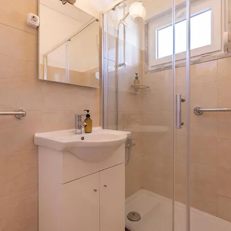 Lovely House In Aroeira By Lovelystay Hébergement de vacances *