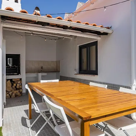 Hébergement de vacances Lovely House In Aroeira By Lovelystay