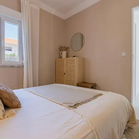Lovely House In Aroeira By Lovelystay *