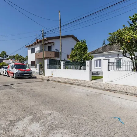 Hébergement de vacances Lovely House In Aroeira By Lovelystay