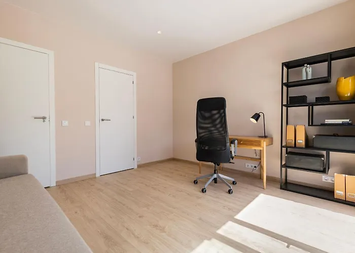 Lovely House In Aroeira By Lovelystay בית נופש