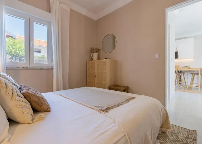 Lovely House In Aroeira By Lovelystay *